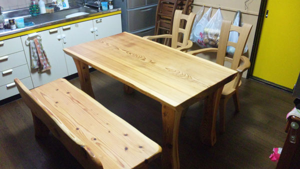 津市N様邸スギダイニングテーブル