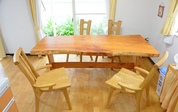 ケヤキ一枚板ダイニングテーブル（松阪市O様邸）