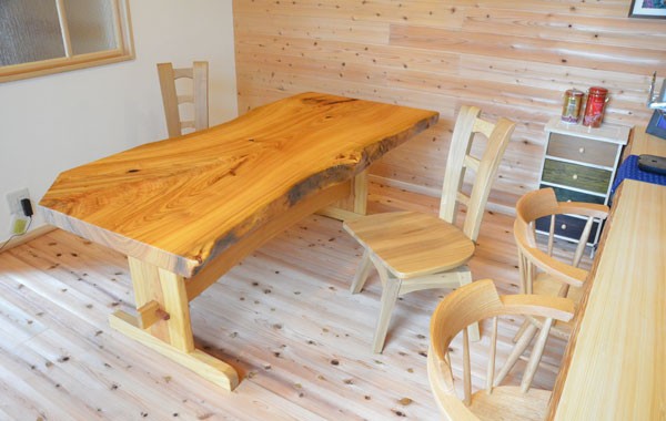 クス一枚板ダイニングテーブル（津市S様邸）