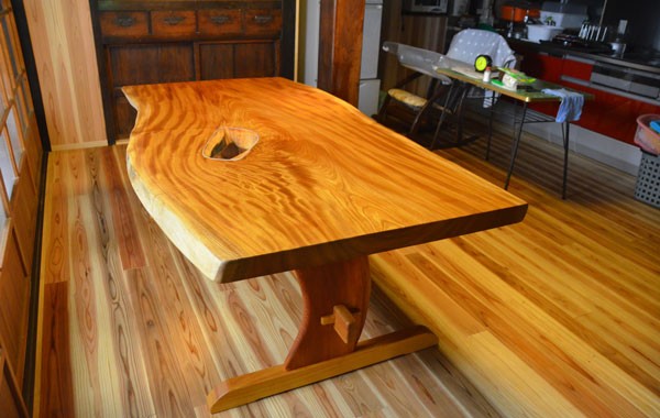 天然木の高級座卓（一枚板、匠職人の希少品） 天然木の高級座卓（一枚