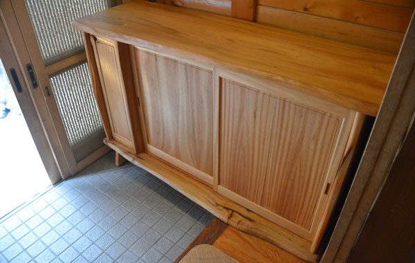 クス一枚板下駄箱(津市N様邸)