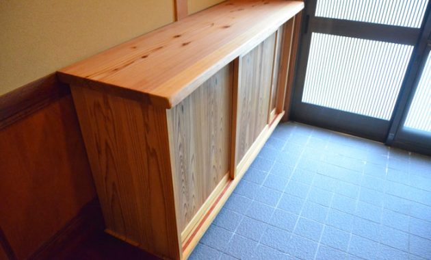 伊勢市N様邸　杉一枚板下駄箱